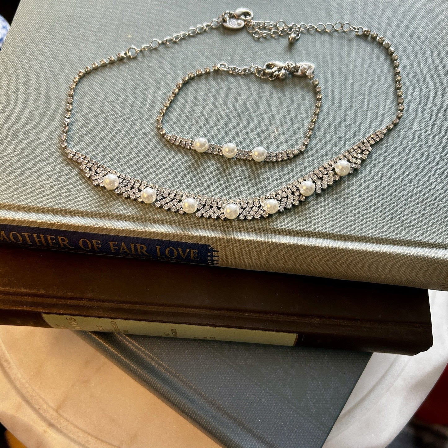 Imitation Pearl & Rhinestone Jewelry Set Necklace Bracelet Silver White