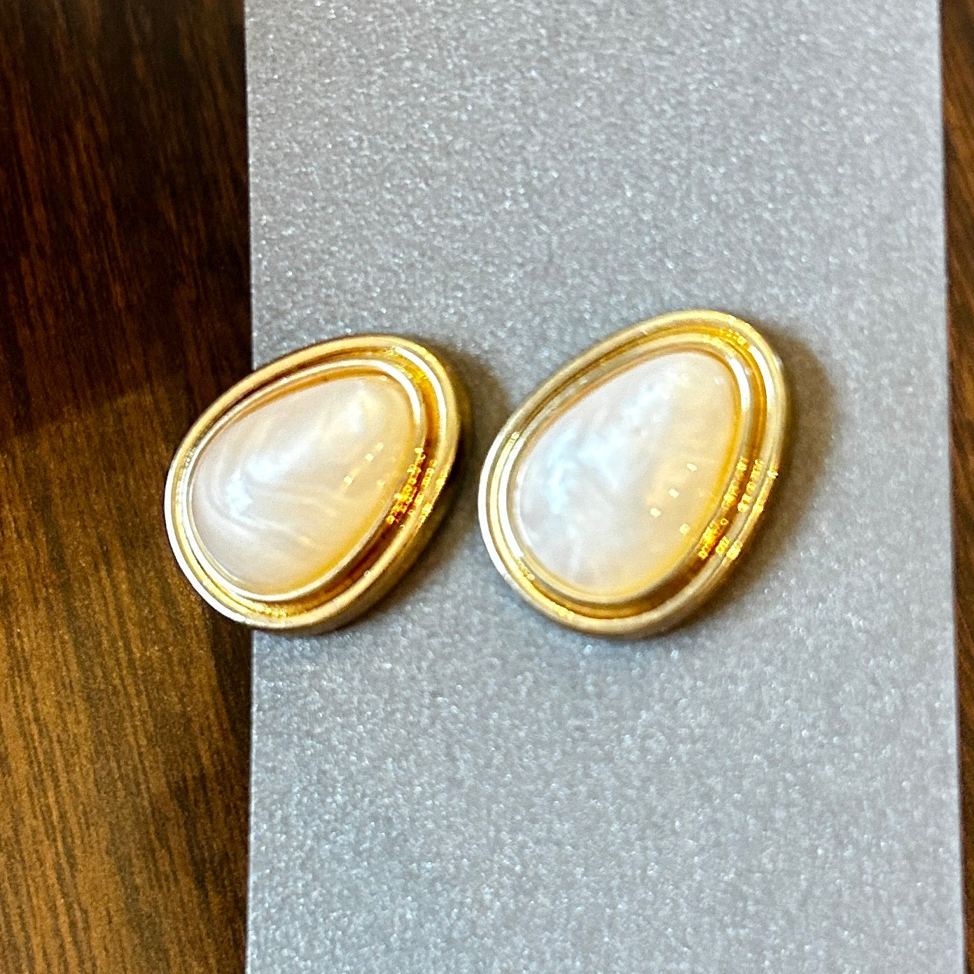 Vintage Mother-of-Pearl Style Cabochon Stud Earrings