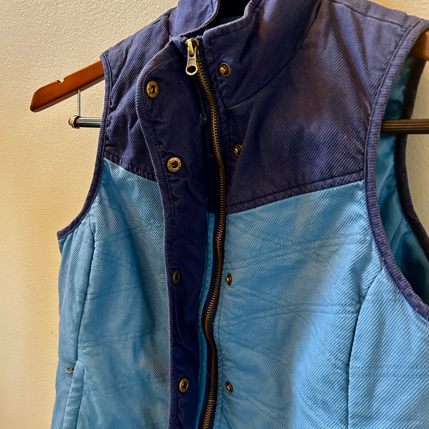 Magellan Outdoors Women's Medium Vest Blue Corduroy Zip