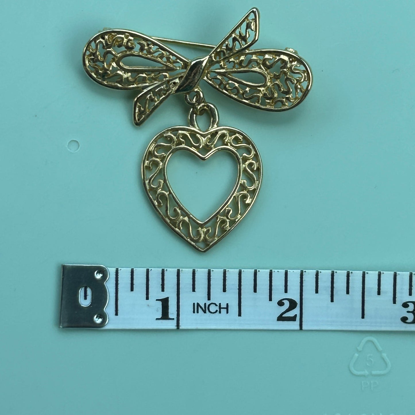 Vintage Filigree Heart and Bow Dangle Brooch – Gold Tone Fashion Jewelry