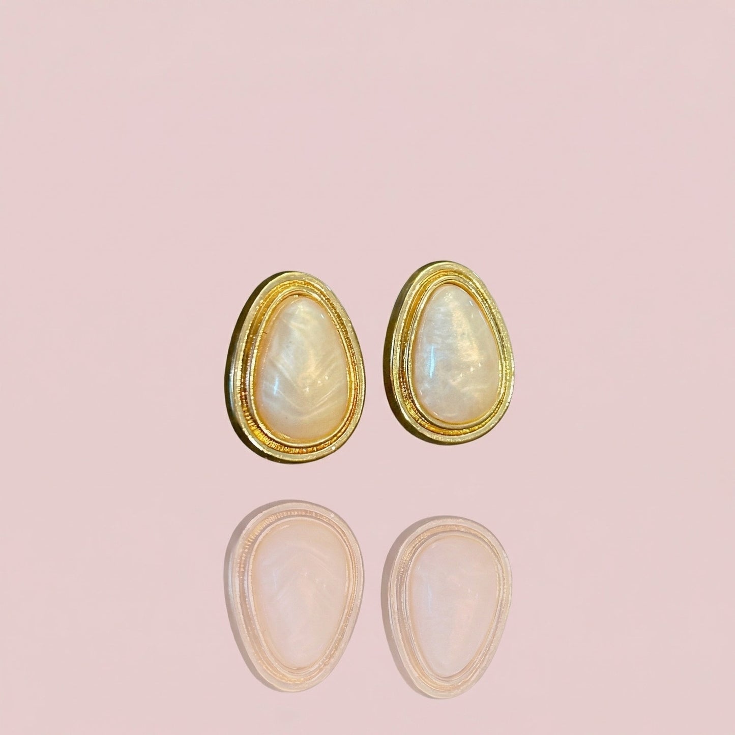 Vintage Mother-of-Pearl Style Cabochon Stud Earrings