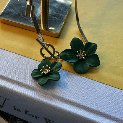 Green Floral Snake Chain Necklace with Toggle Closure and Flower Pendant