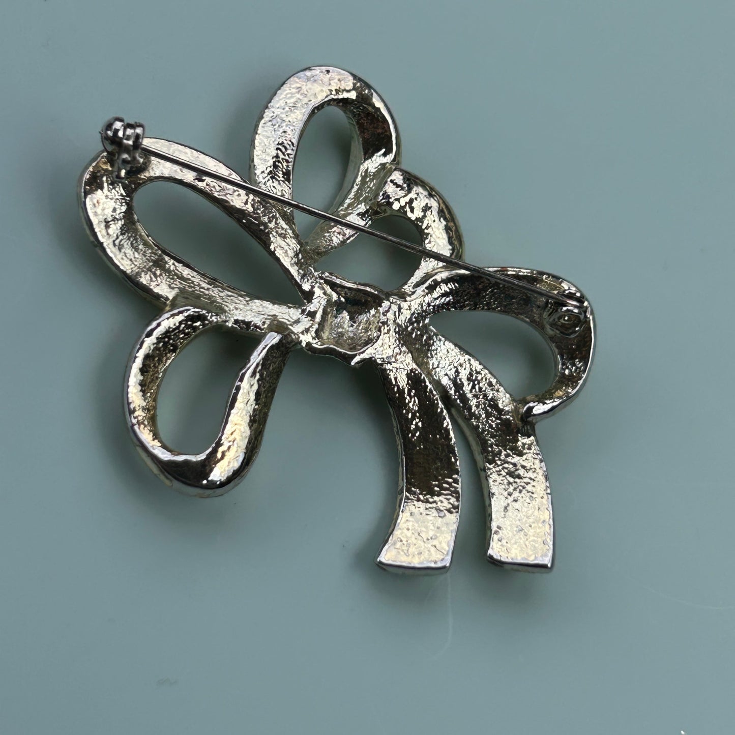 Vintage Silver Tone Ribbon Bow Brooch Polished Fluid Design Statement Pin