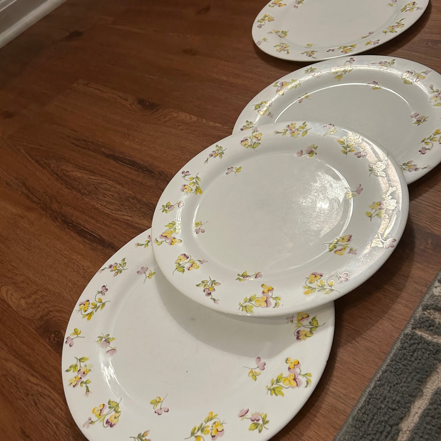 Set of 8 Martha Stewart Pansy Dinner Plate Set