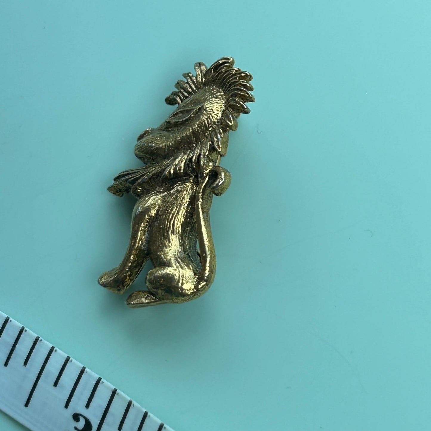 Vintage Gold Tone Lion Brooch – Detailed Regal Mane Figural Lapel Pin