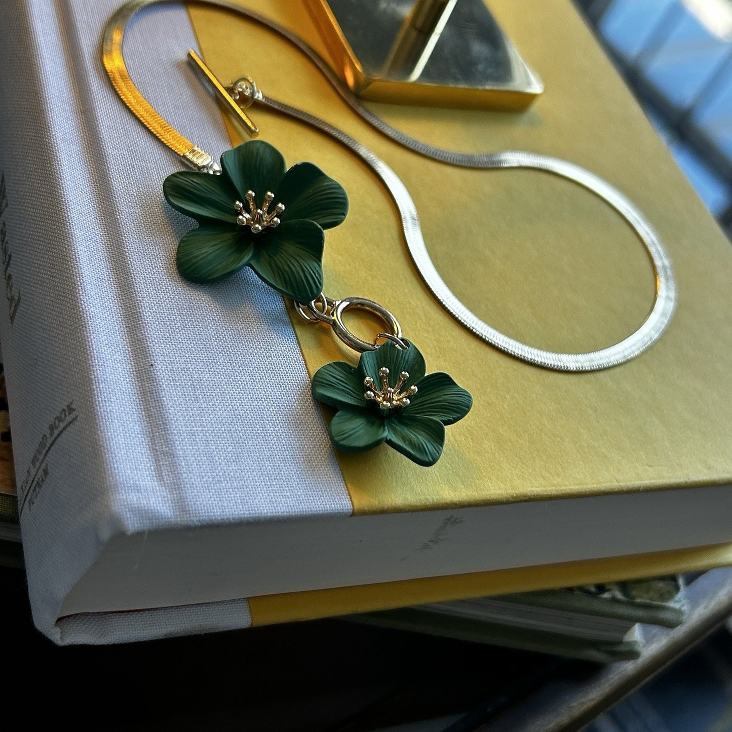 Green Floral Snake Chain Necklace with Toggle Closure and Flower Pendant