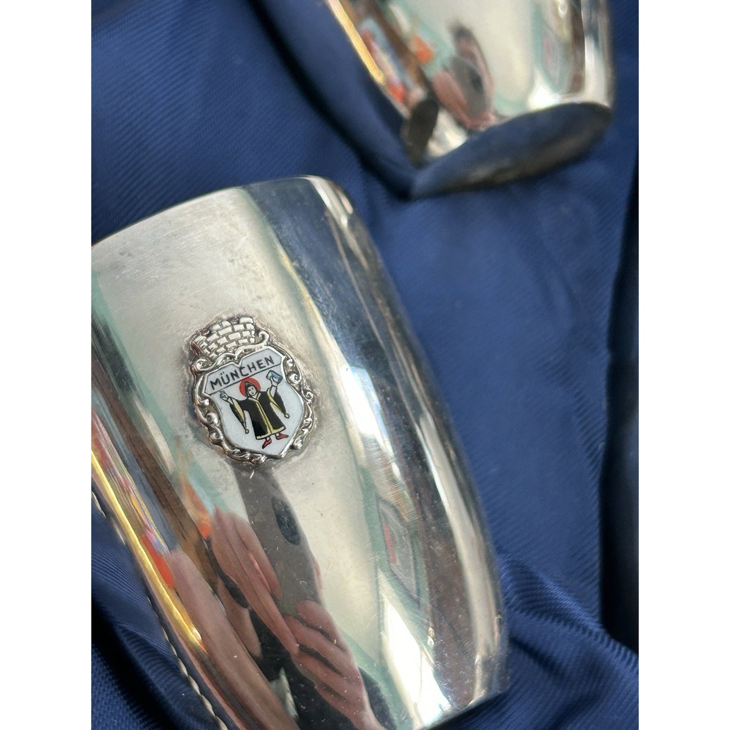 German City Crest Metal Bar Set Silver Cocktail Shaker & 6 Glasses Collectible
