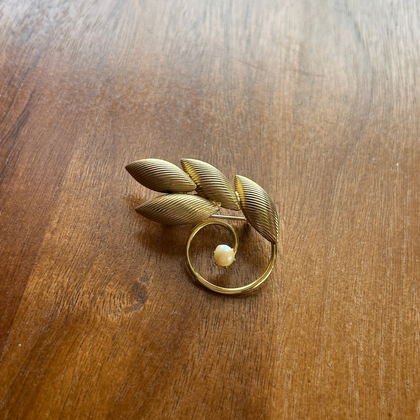 Vintage Gold Tone Ribbed Leaf & Spiral Brooch | Faux Pearl Accent Swirl Pin