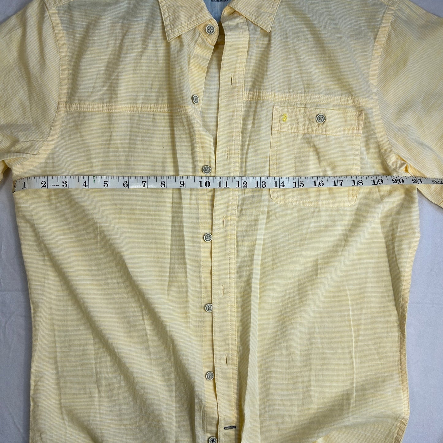 IZOD Saltwater Men’s Short Sleeve Button Down Shirt, Pastel Yellow, Size Medium