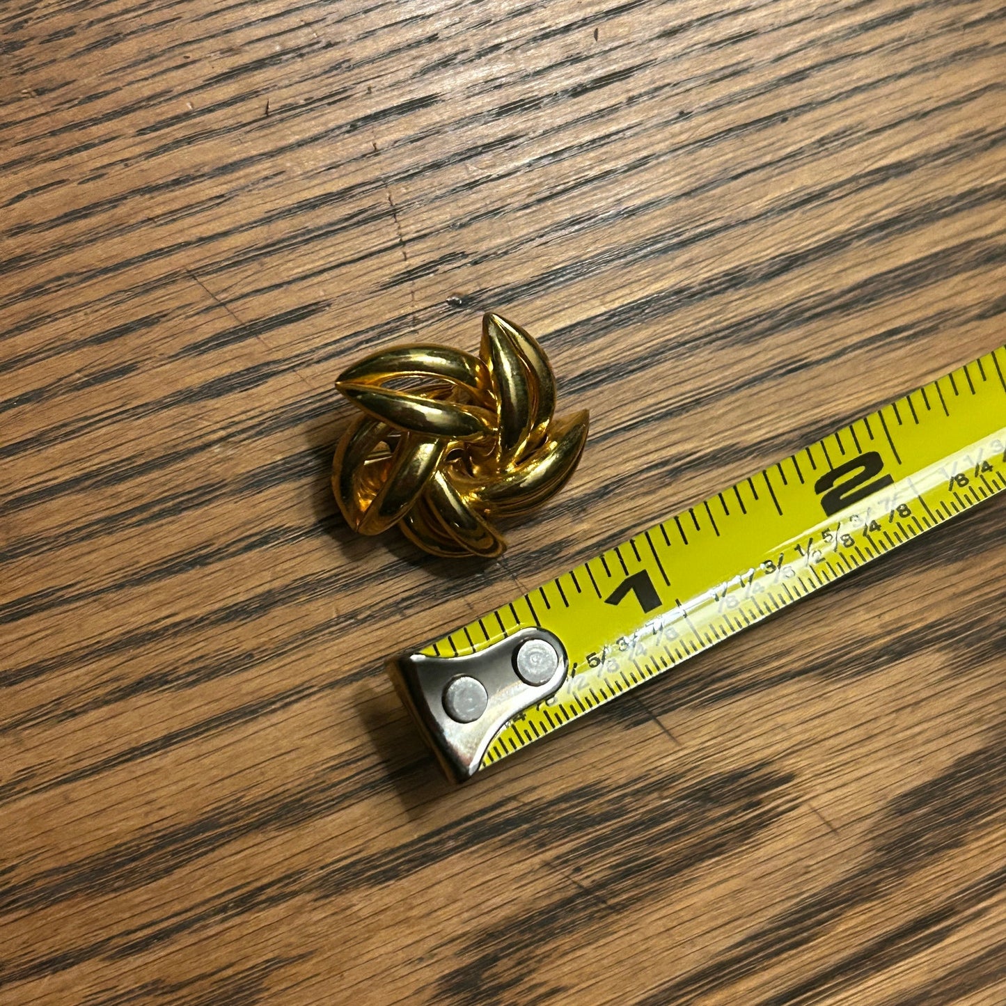 Vintage Gold Tone Twisted Knot Brooch Pin 1in 1980s 1990s Bar Pin