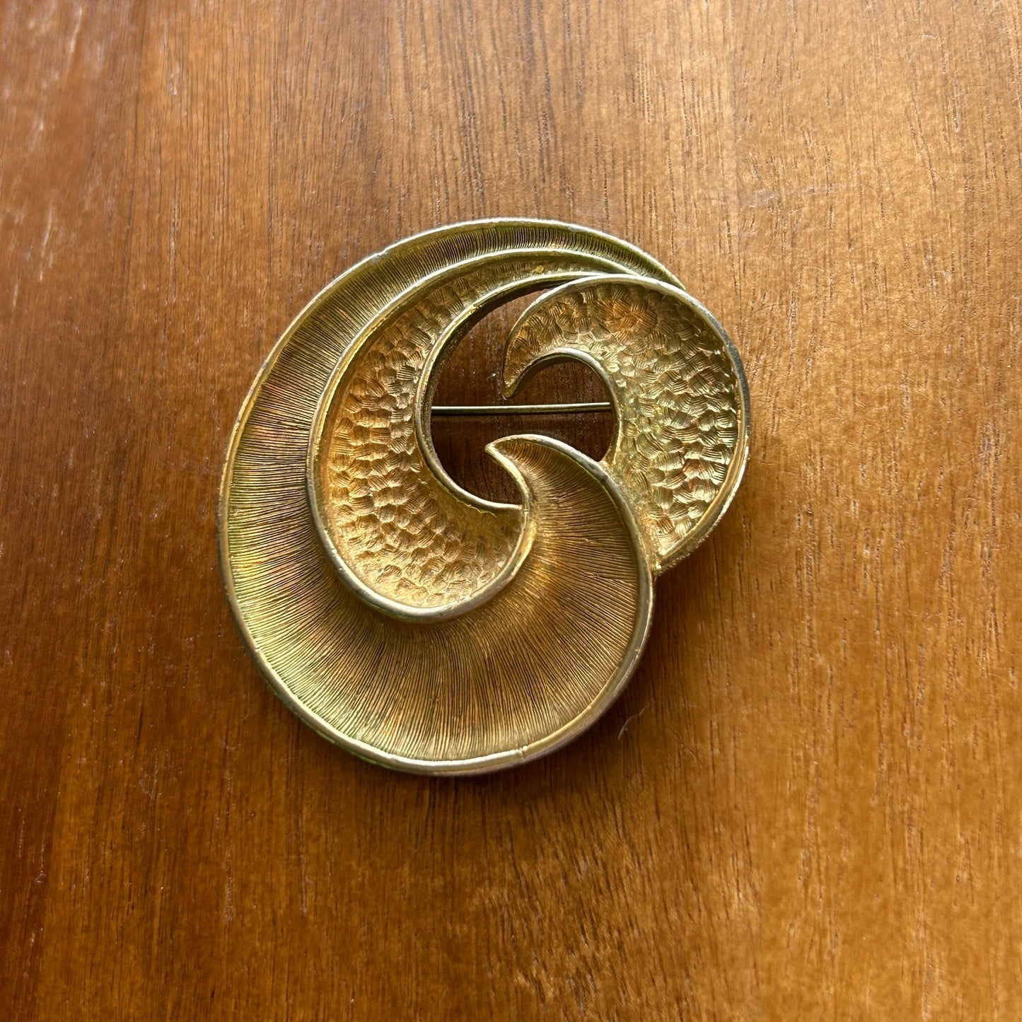 Vintage Star Signed Spiral Brooch | Gold Tone Hammered & Bark Texture Swirl Pin