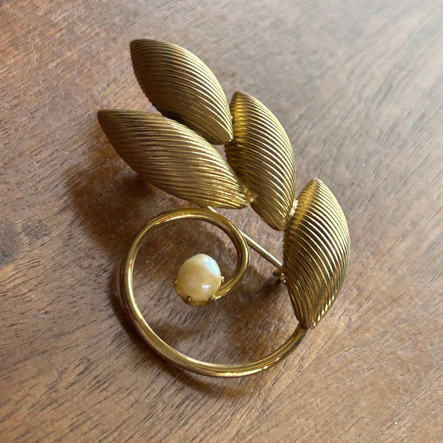 Vintage Gold Tone Ribbed Leaf & Spiral Brooch | Faux Pearl Accent Swirl Pin