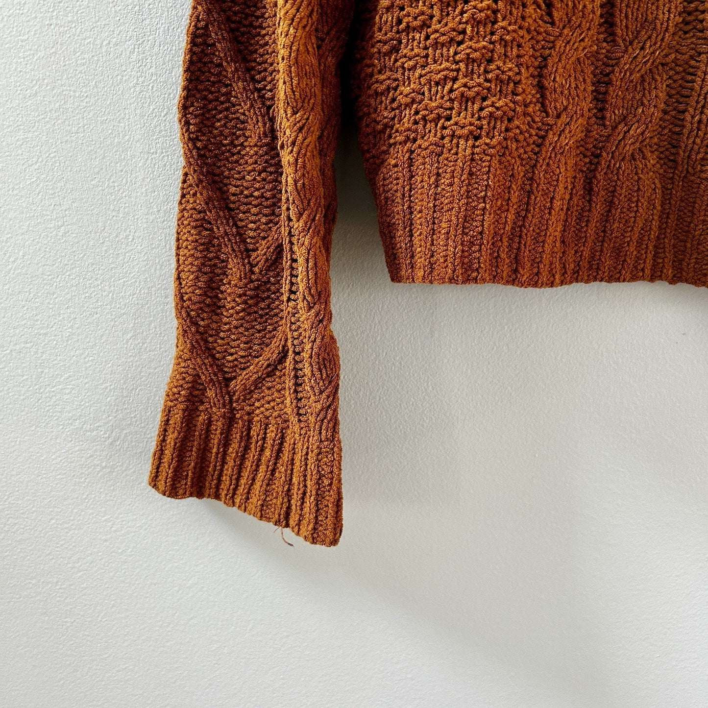 Pink Rose Brown Cable-Knit Pullover Sweater Crew Neck 100% Polyester Size L