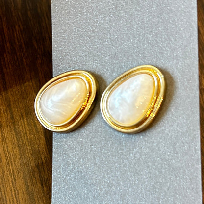 Vintage Mother-of-Pearl Style Cabochon Stud Earrings