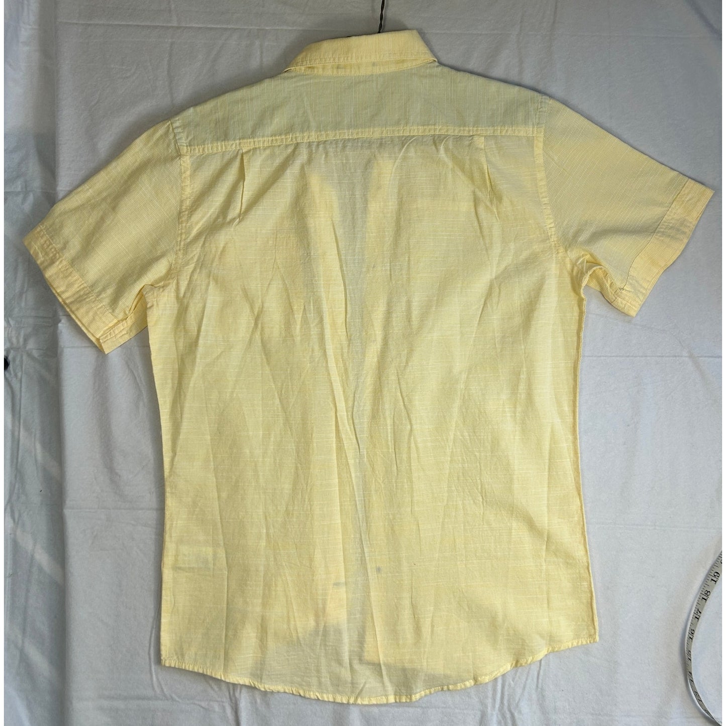 IZOD Saltwater Men’s Short Sleeve Button Down Shirt, Pastel Yellow, Size Medium