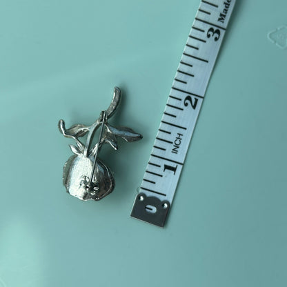 Vintage Silver Tone Rose Brooch with Faux Pearl – Elegant Floral Lapel Pin