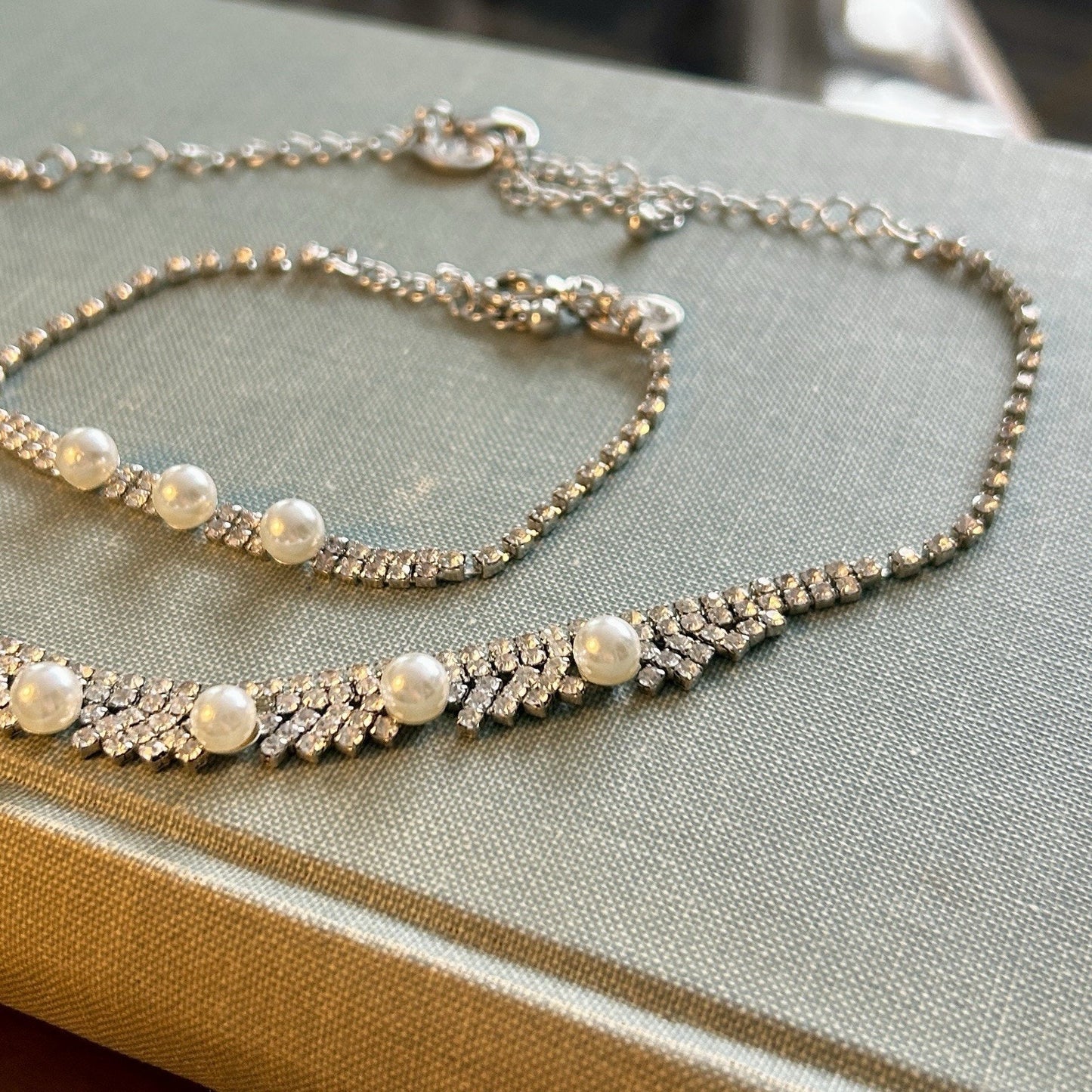 Imitation Pearl & Rhinestone Jewelry Set Necklace Bracelet Silver White