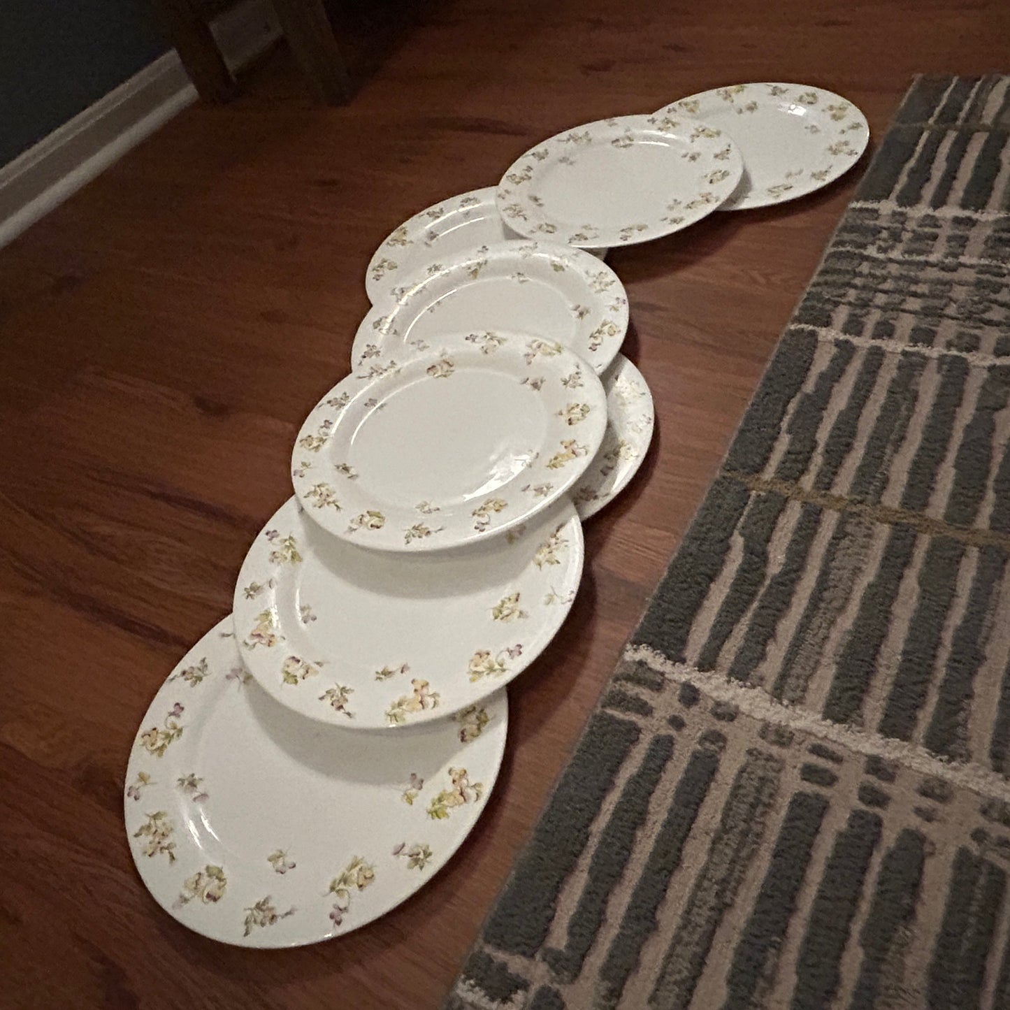 Set of 8 Martha Stewart Pansy Dinner Plate Set