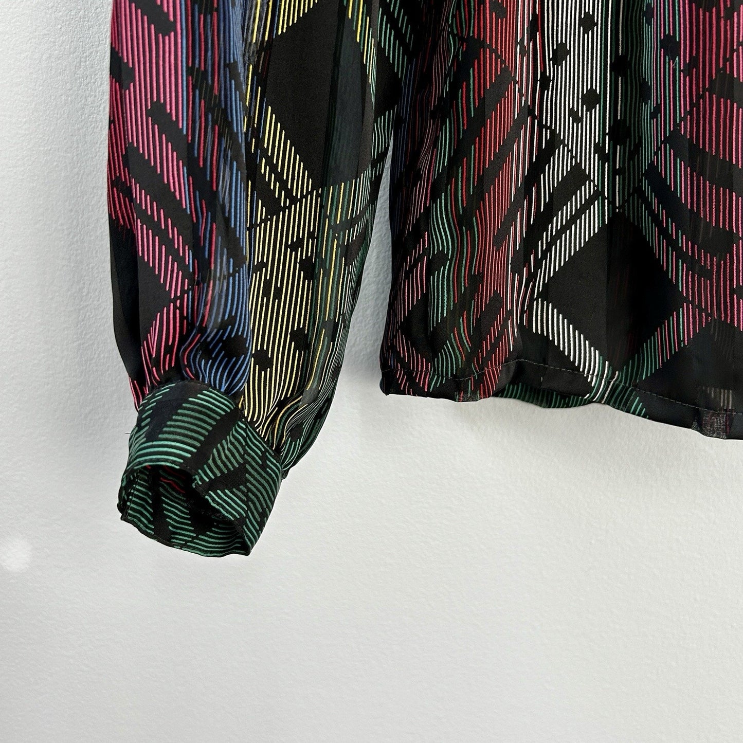 NICOLA Multicolor Geometric Chiffon Tie Neck Long Sleeve Blouse Size 8 Polyester