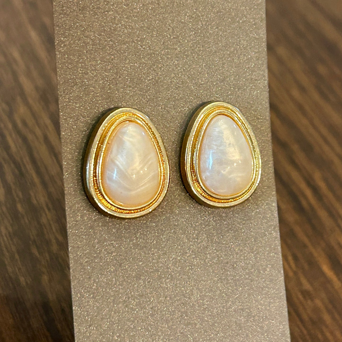Vintage Mother-of-Pearl Style Cabochon Stud Earrings