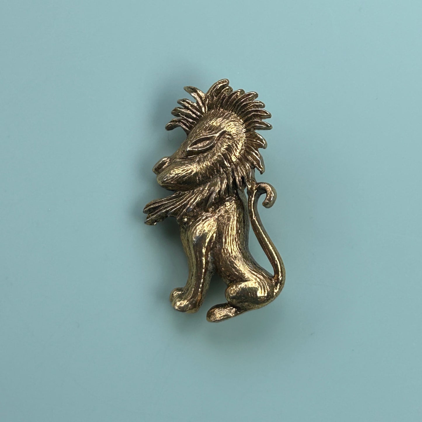 Vintage Gold Tone Lion Brooch – Detailed Regal Mane Figural Lapel Pin
