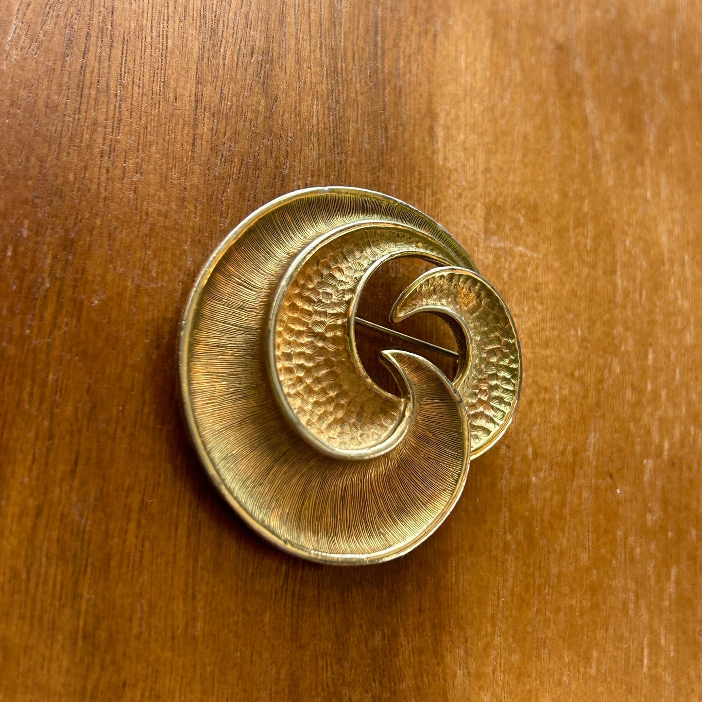 Vintage Star Signed Spiral Brooch | Gold Tone Hammered & Bark Texture Swirl Pin