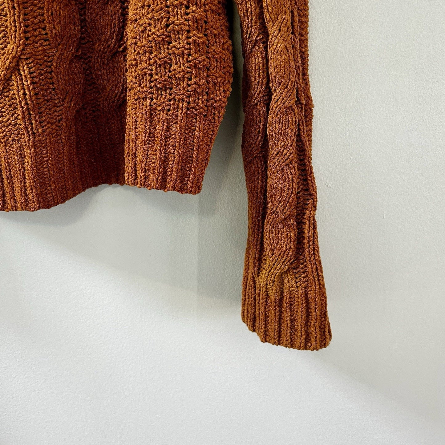 Pink Rose Brown Cable-Knit Pullover Sweater Crew Neck 100% Polyester Size L