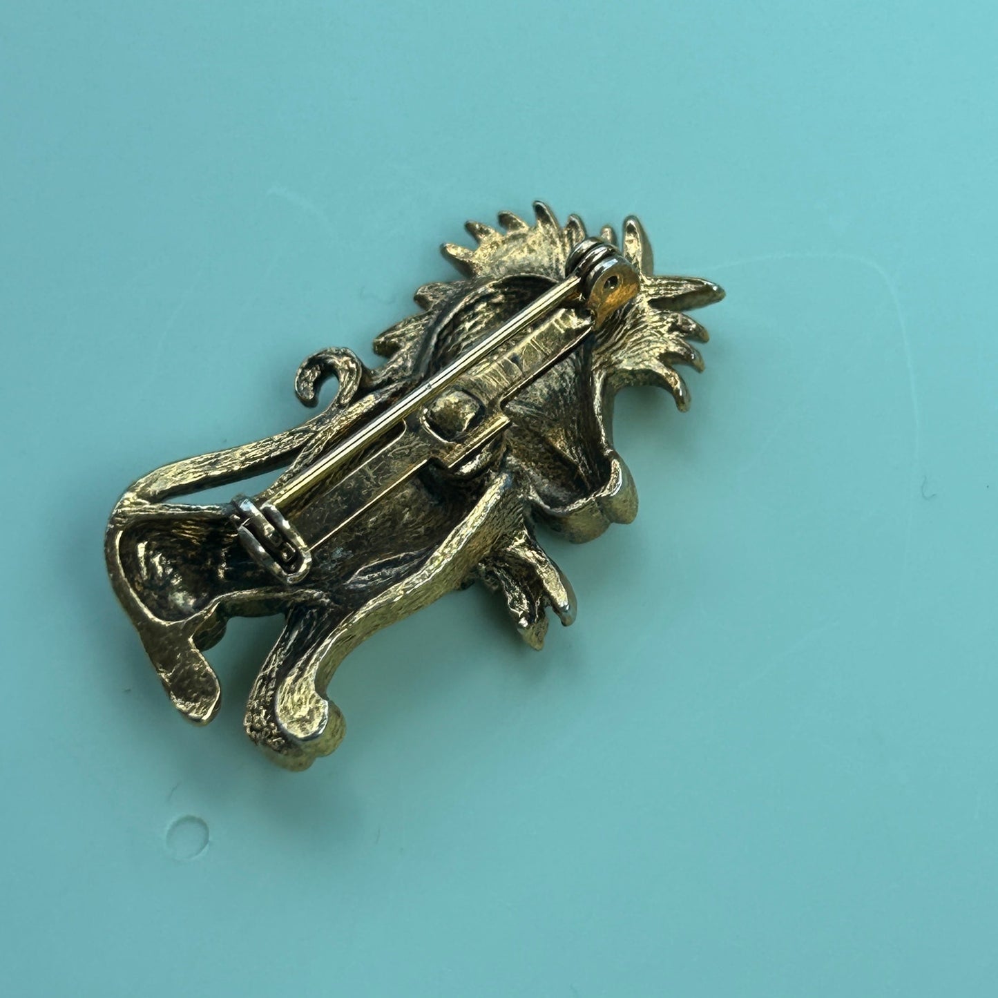 Vintage Gold Tone Lion Brooch – Detailed Regal Mane Figural Lapel Pin
