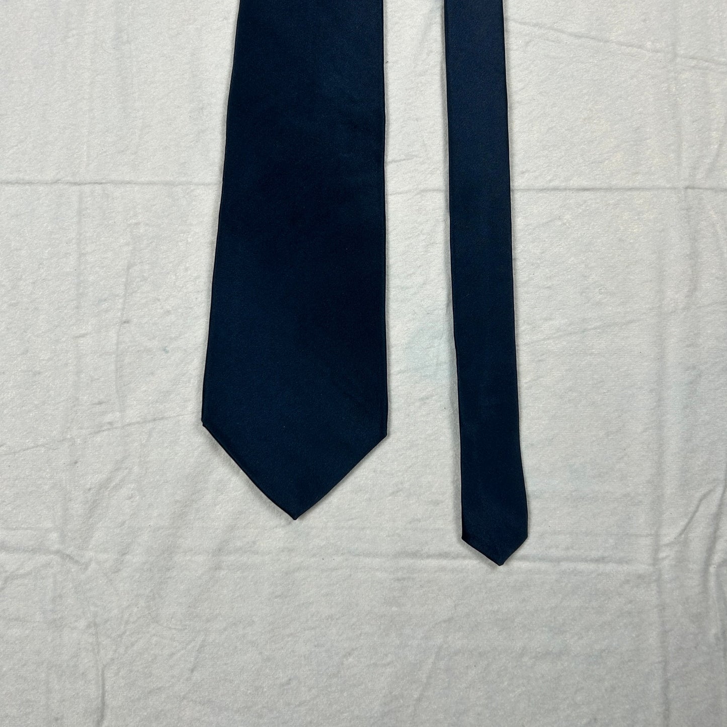 Gianfranco Ruffini Italy Men’s Silk Tie - Solid Navy Blue - Elegant Formal Necktie