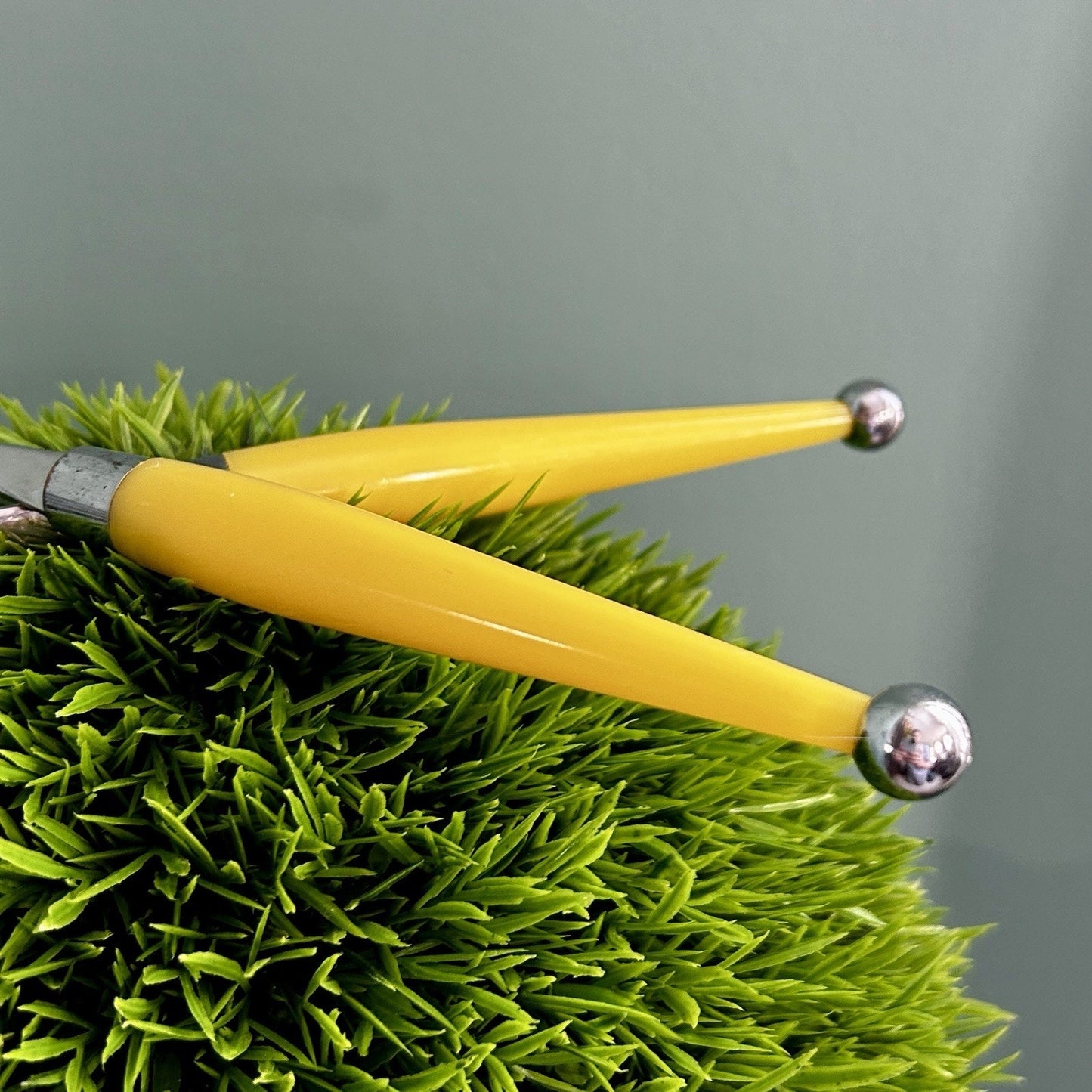Contemporary Yellow Handle Stainless Steel Forks Set, Reusable, Glossy Finish