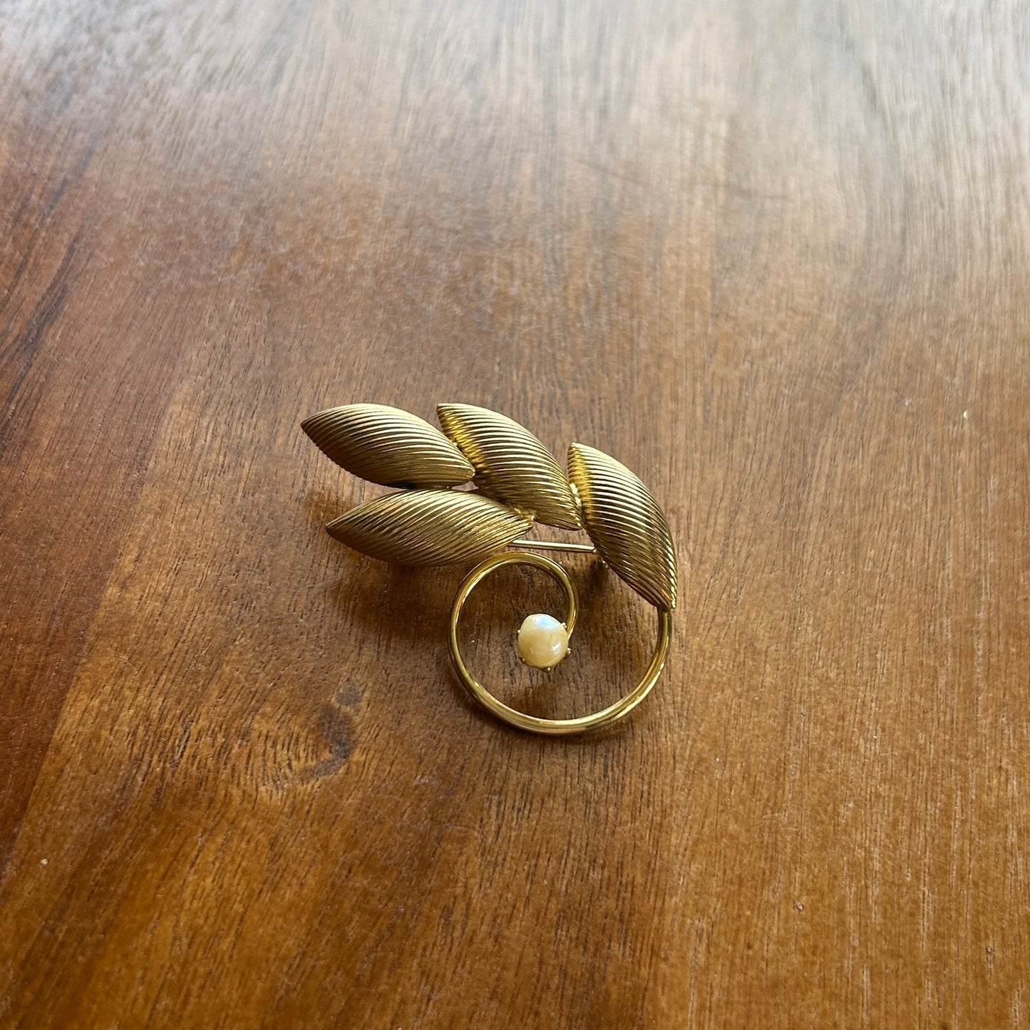 Vintage Gold Tone Ribbed Leaf & Spiral Brooch | Faux Pearl Accent Swirl Pin