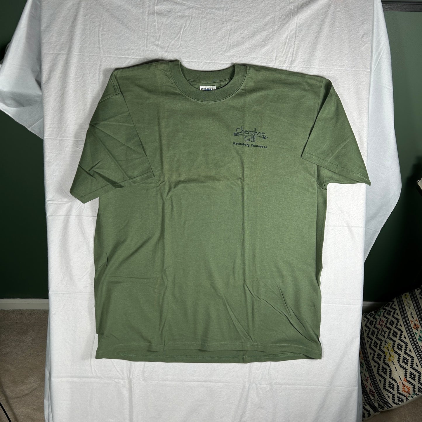 NWT Cherokee Grill Gatlinburg TN T-Shirt - Men's XL - Olive Green - Smoky Mountains