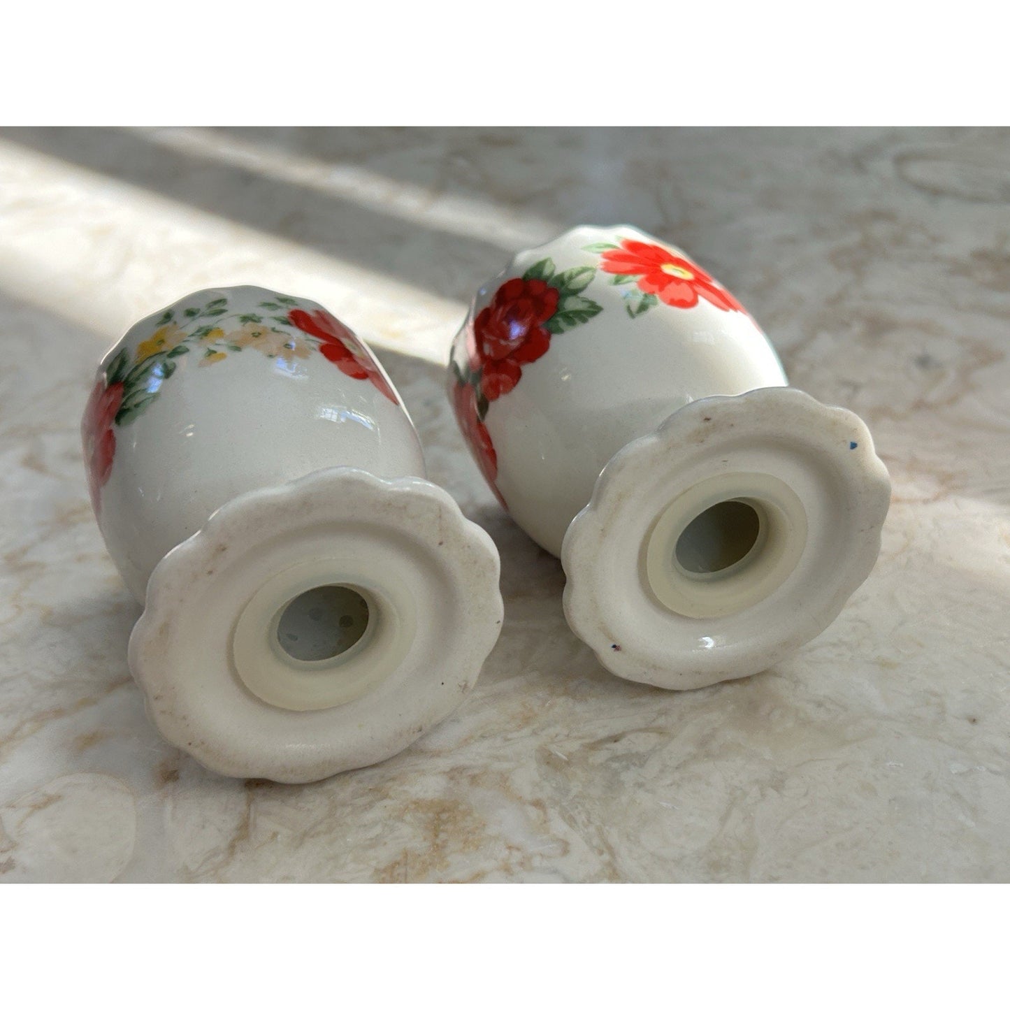 White Red Yellow Green Ceramic Pottery Salt & Pepper Shakers Floral Round Glossy