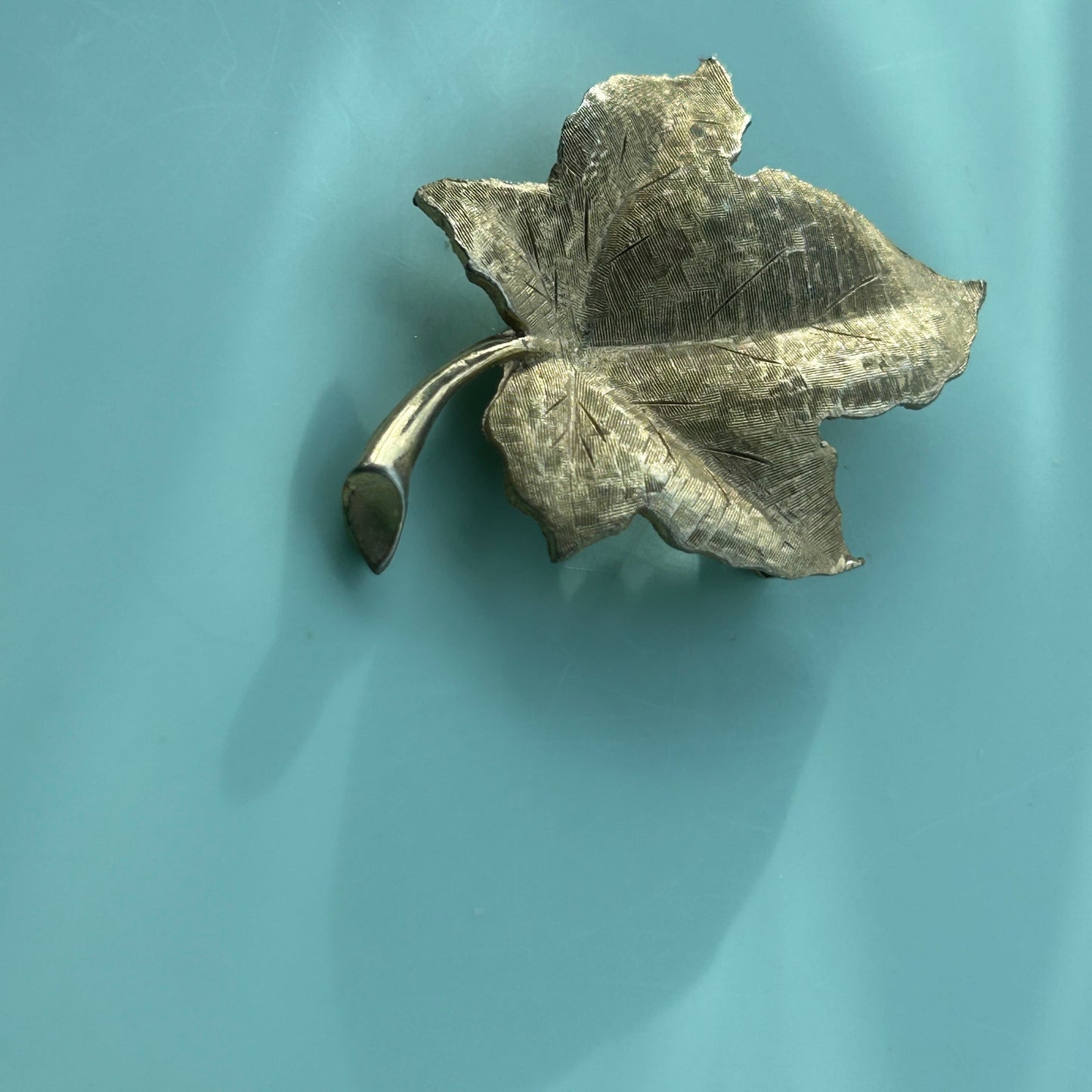 Vintage Gold Tone Maple Leaf Brooch Pin Textured Autumn Foliage Accessory