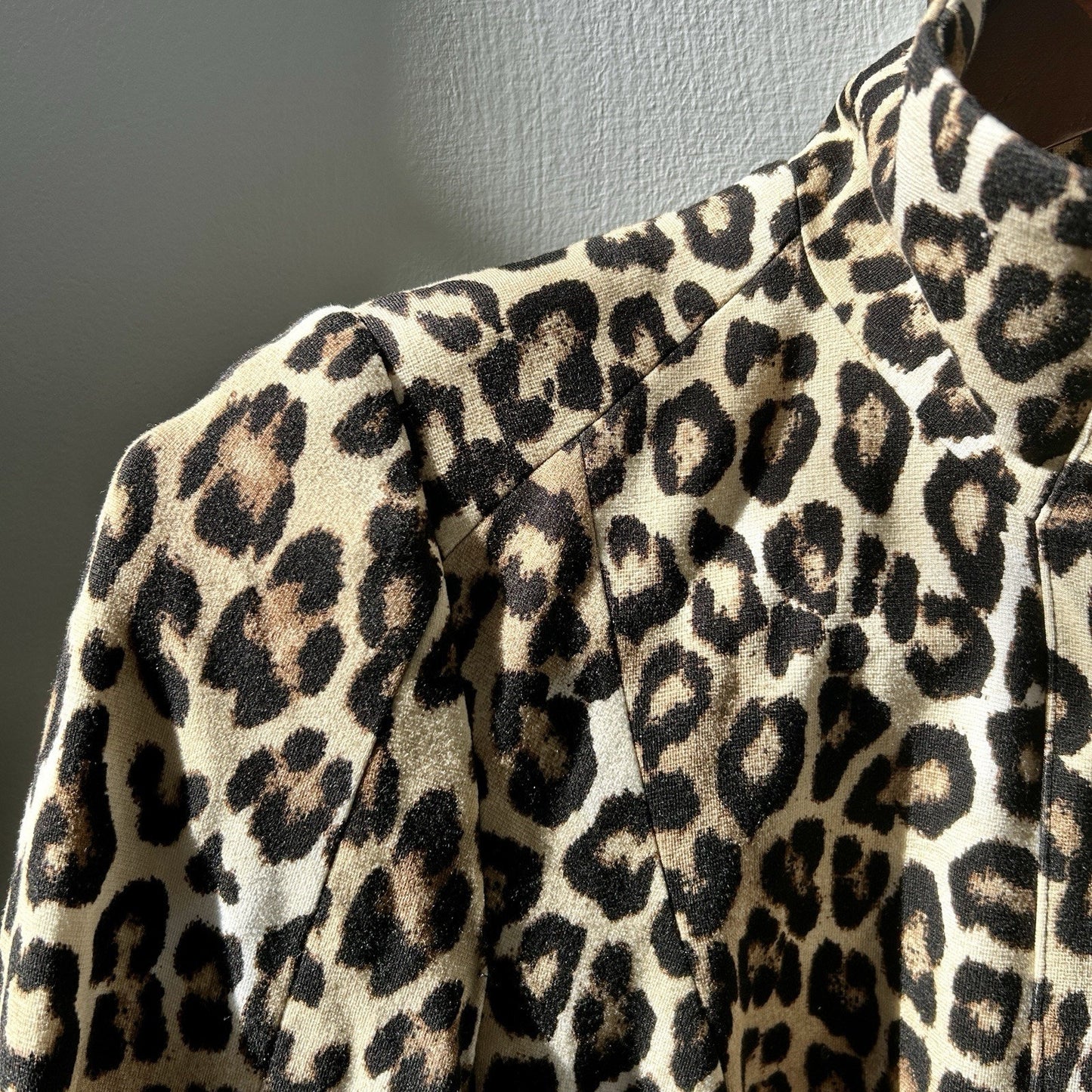 Chico's Leopard Print Zip Front Jacket – Beige & Black – Size 1 – Collared