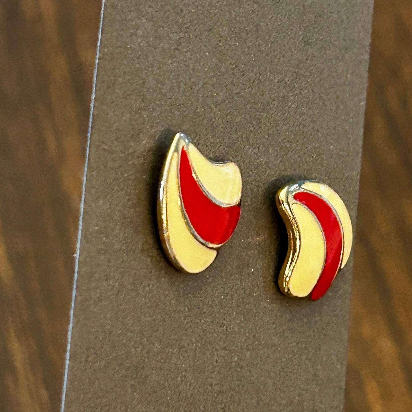 Vintage Mod Enamel Stud Earrings Red & White Swirl Geometric