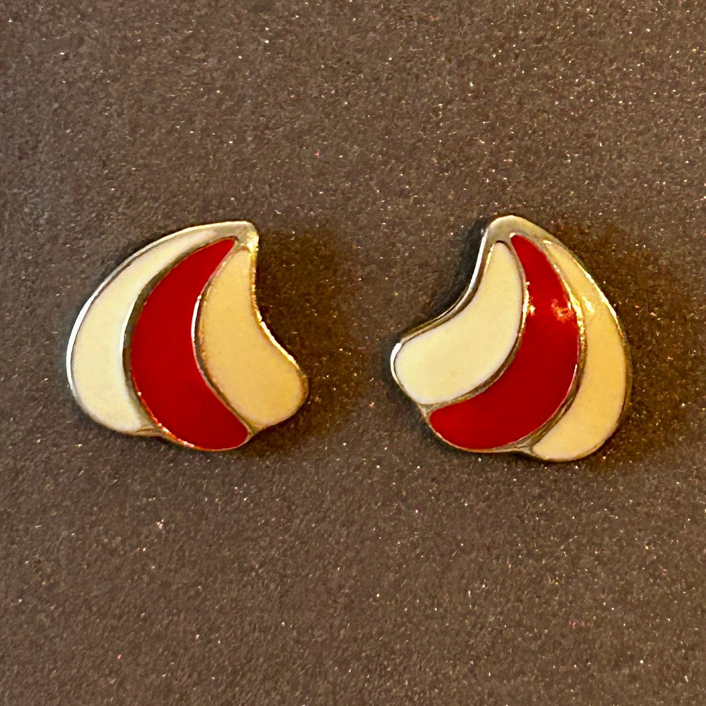 Vintage Mod Enamel Stud Earrings Red & White Swirl Geometric
