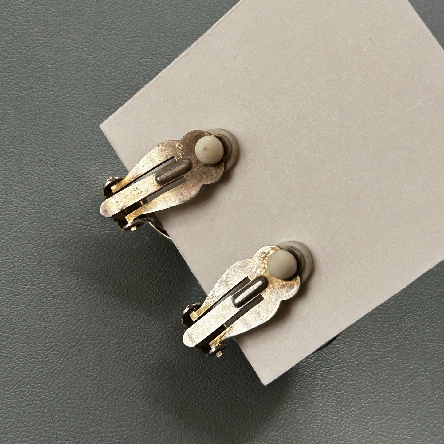 Vintage Clip-On Gold Tone Stud Earrings Black Cabochon Round Fashion