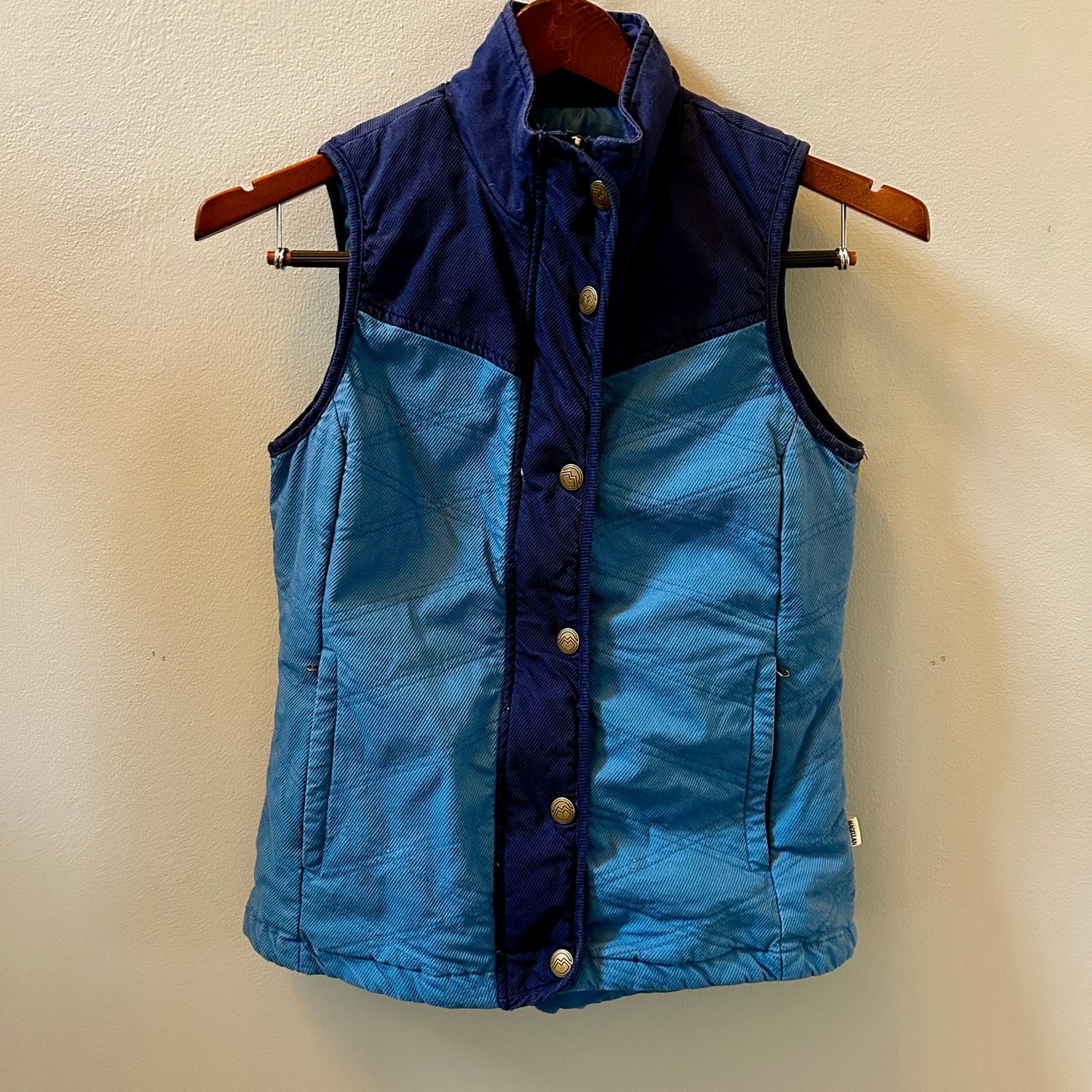 Magellan Outdoors Women's Medium Vest Blue Corduroy Zip